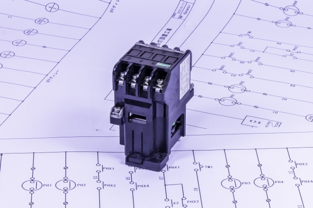 【定期的に点検しよう！】電磁接触器の接点点検とその重要性について