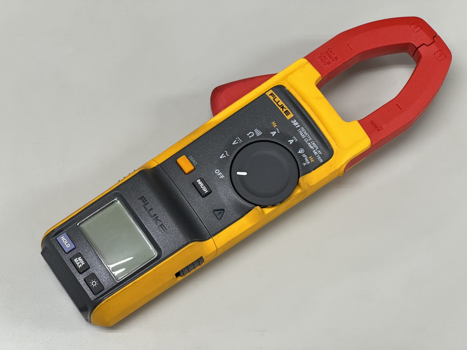 離れて電圧・電流測定！】Fluke 381クランプメーターのレビュー