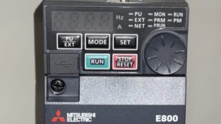 【三菱インバータの磁束ベクトル制御とは？】Ｖ／Ｆ制御との違いについて