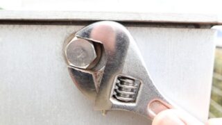 【保存版】ネジがゆるむ原因と防止策まとめ｜効果的なゆるみ止めの種類も紹介！