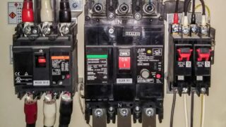 【初心者向け】配線用遮断器（ブレーカ）と漏電遮断器の違いについて解説