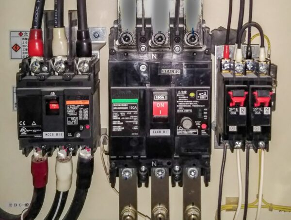 【初心者向け】配線用遮断器と漏電遮断器の違いについて解説
