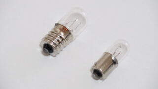 電球の【スワン形】と【エジソン形】の違いについて、分かりやすく解説